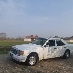 Mercedes-Benz W124, 1992