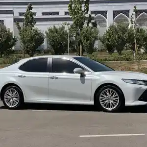 Toyota Camry, 2018