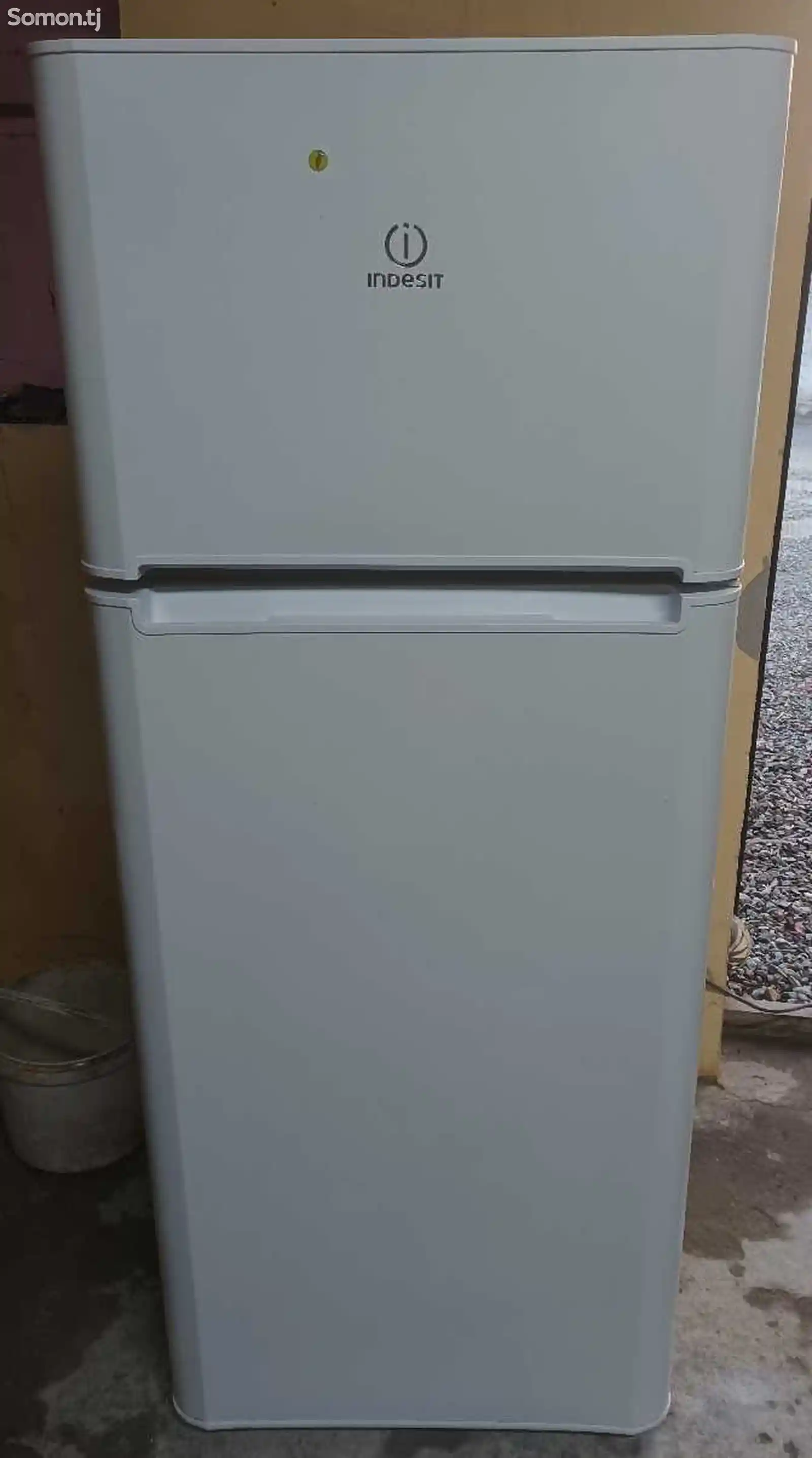 Холодильник indesit-1