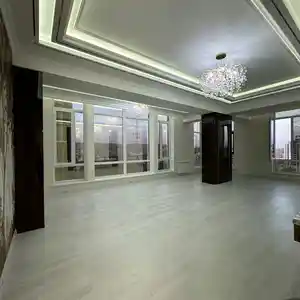 3-комн. квартира, 13 этаж, 130 м², Овир