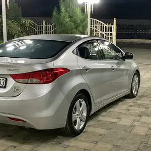 Hyundai Avante, 2011