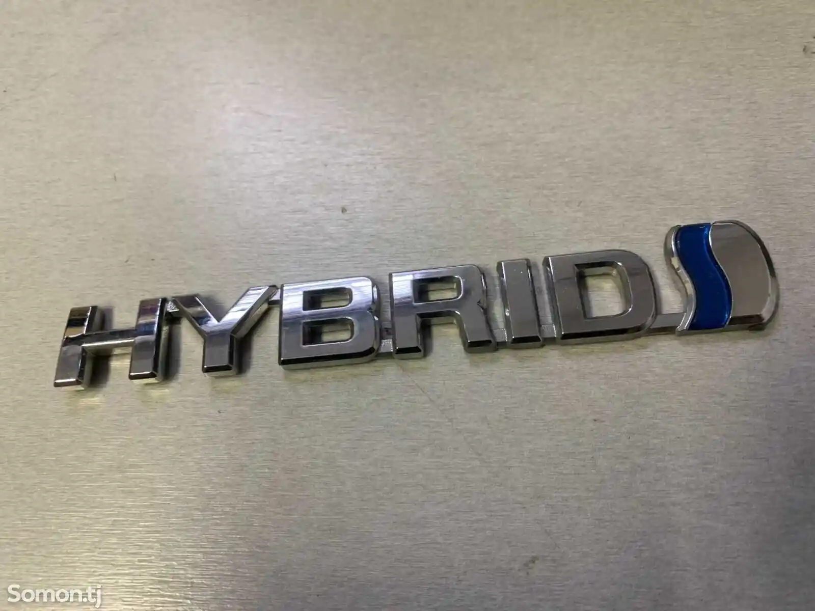 Эмблема Hybrid Toyota-1