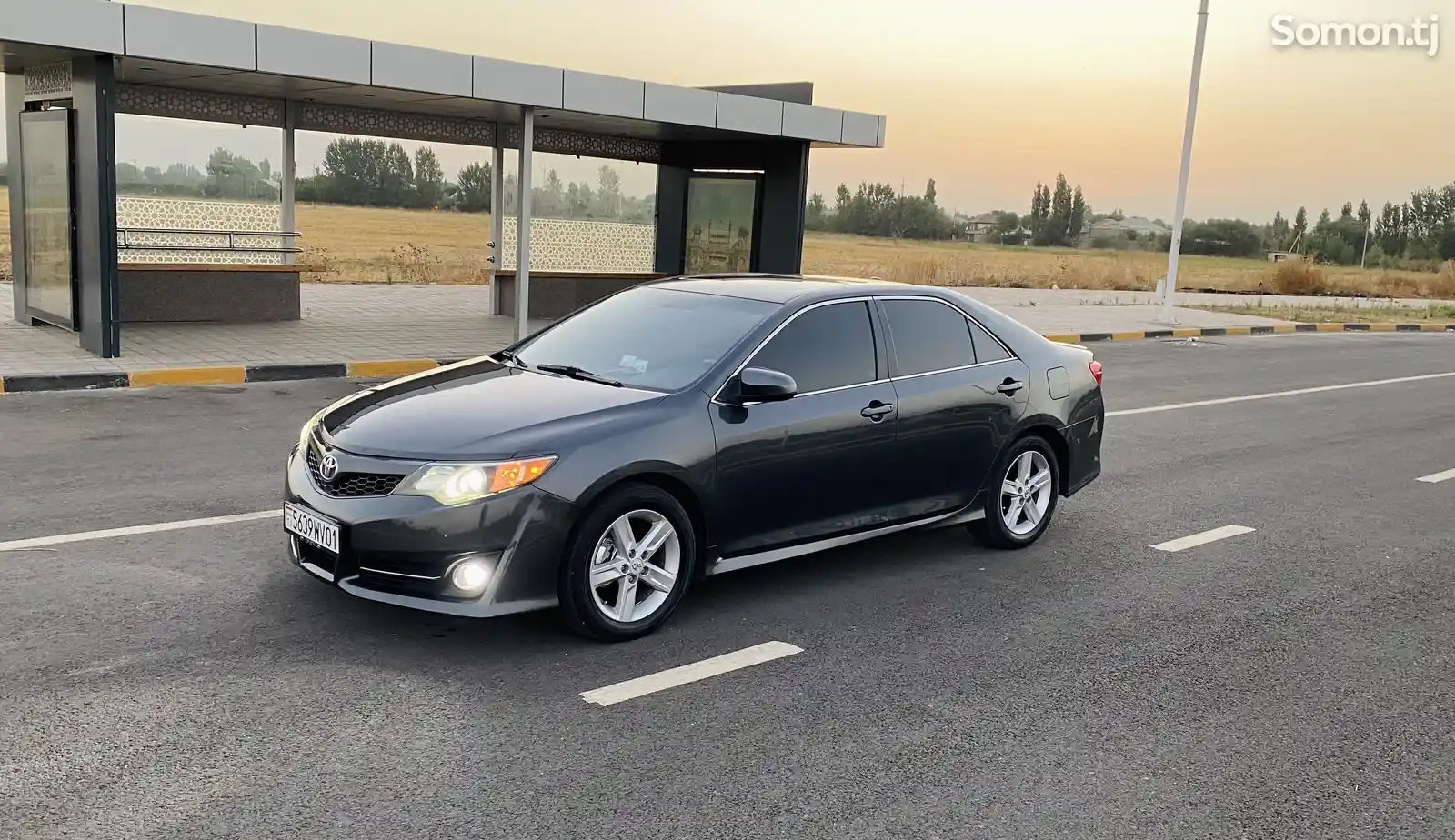 Toyota Camry, 2012-1