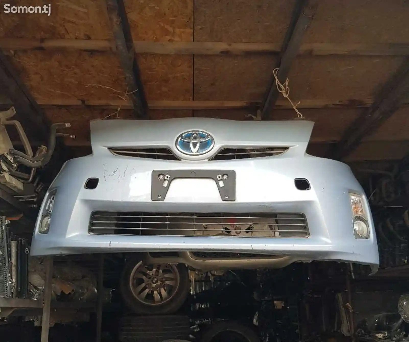 Бампер от Toyota Prius-1