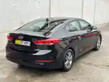 Hyundai Elantra, 2017-5