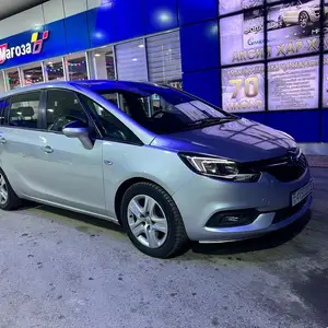 Opel Zafira, 2017