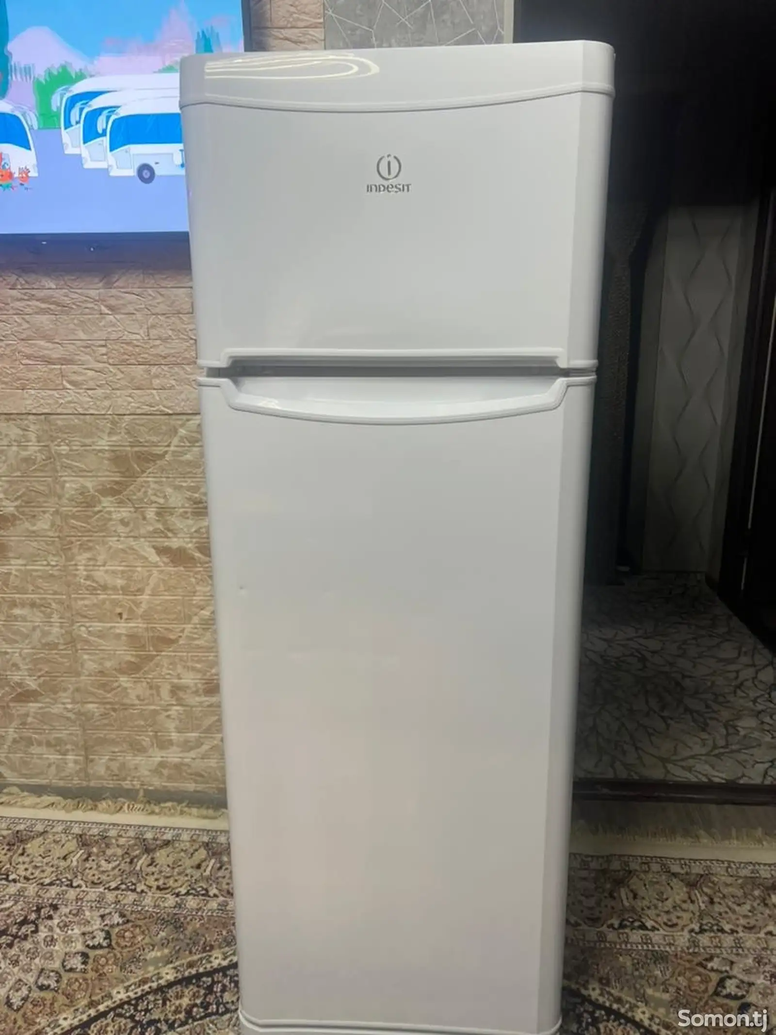 Холодильник Indesit-1