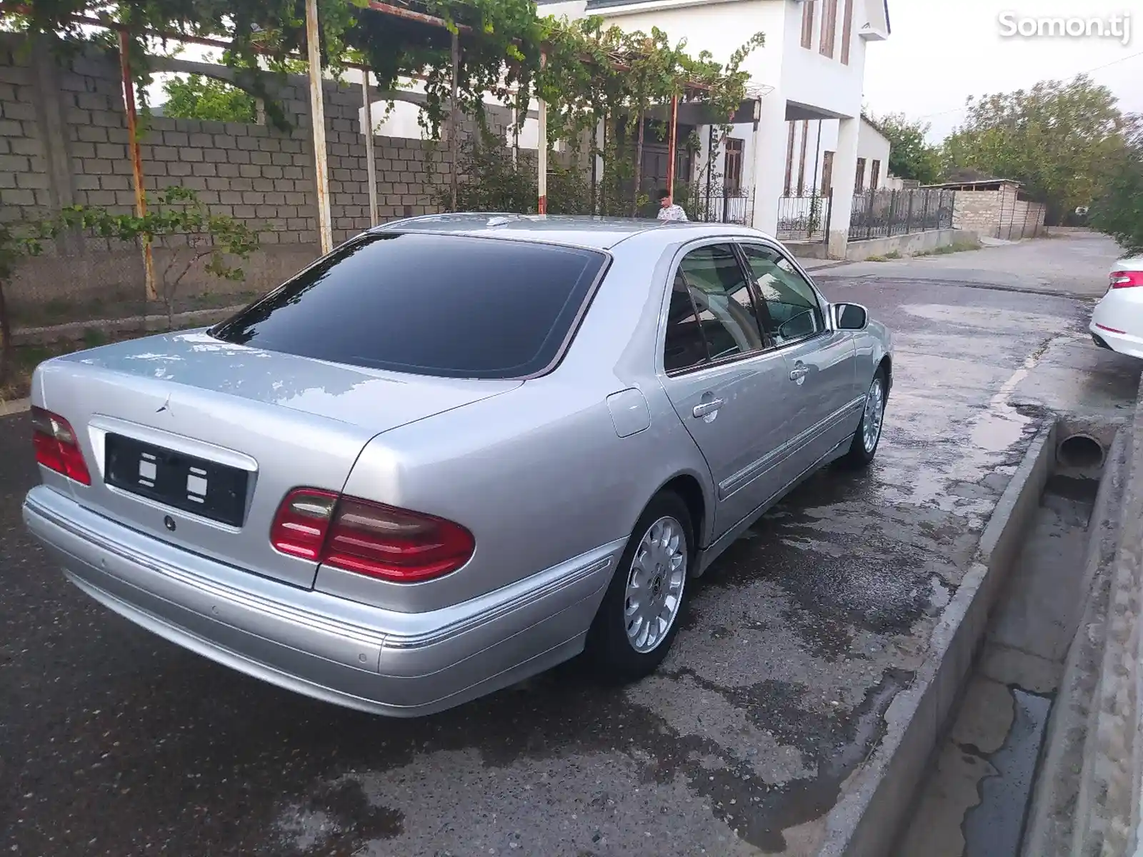 Mercedes-Benz E class, 2002-4