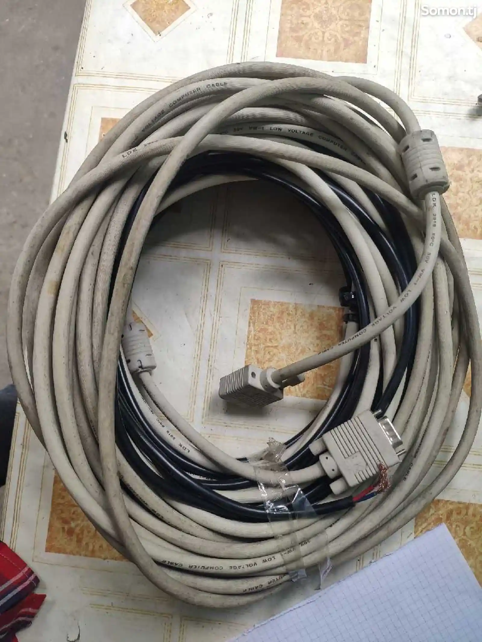 Кабель VGA и кабель питания-3