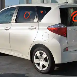 Стекло от Toyota ractis