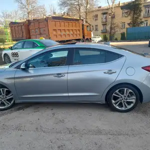 Hyundai Elantra, 2017