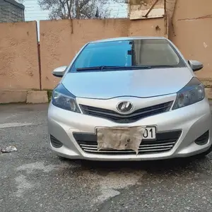 Toyota Vitz, 2011