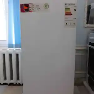 Холодильник HS 228RN