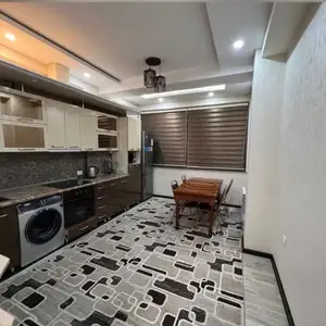 2-комн. квартира, 5 этаж, 80м², Дом печать