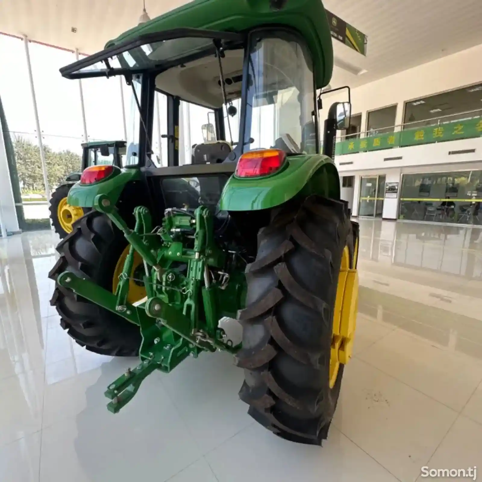 Трактор John Deere 1204-4