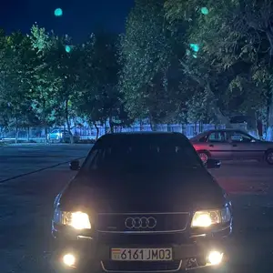 Audi S8, 2000