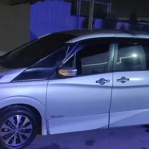 Nissan Serena, 2016