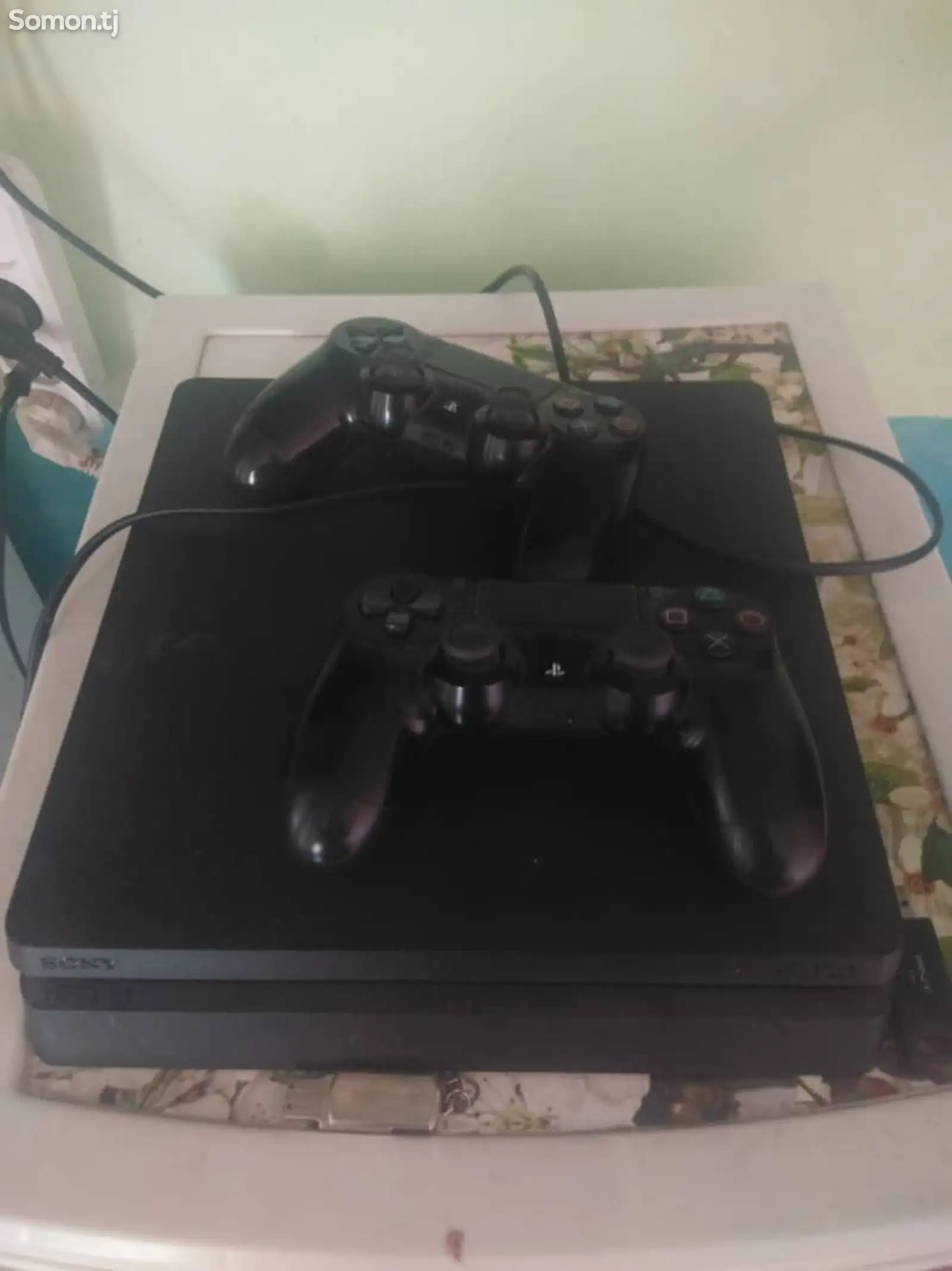 Игровая приставка Sony PlayStation 4