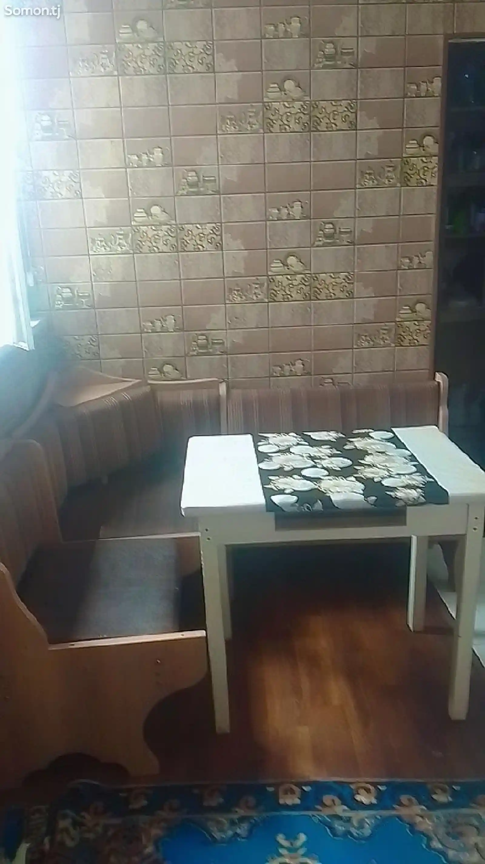 Кухонный уголок со столом-1