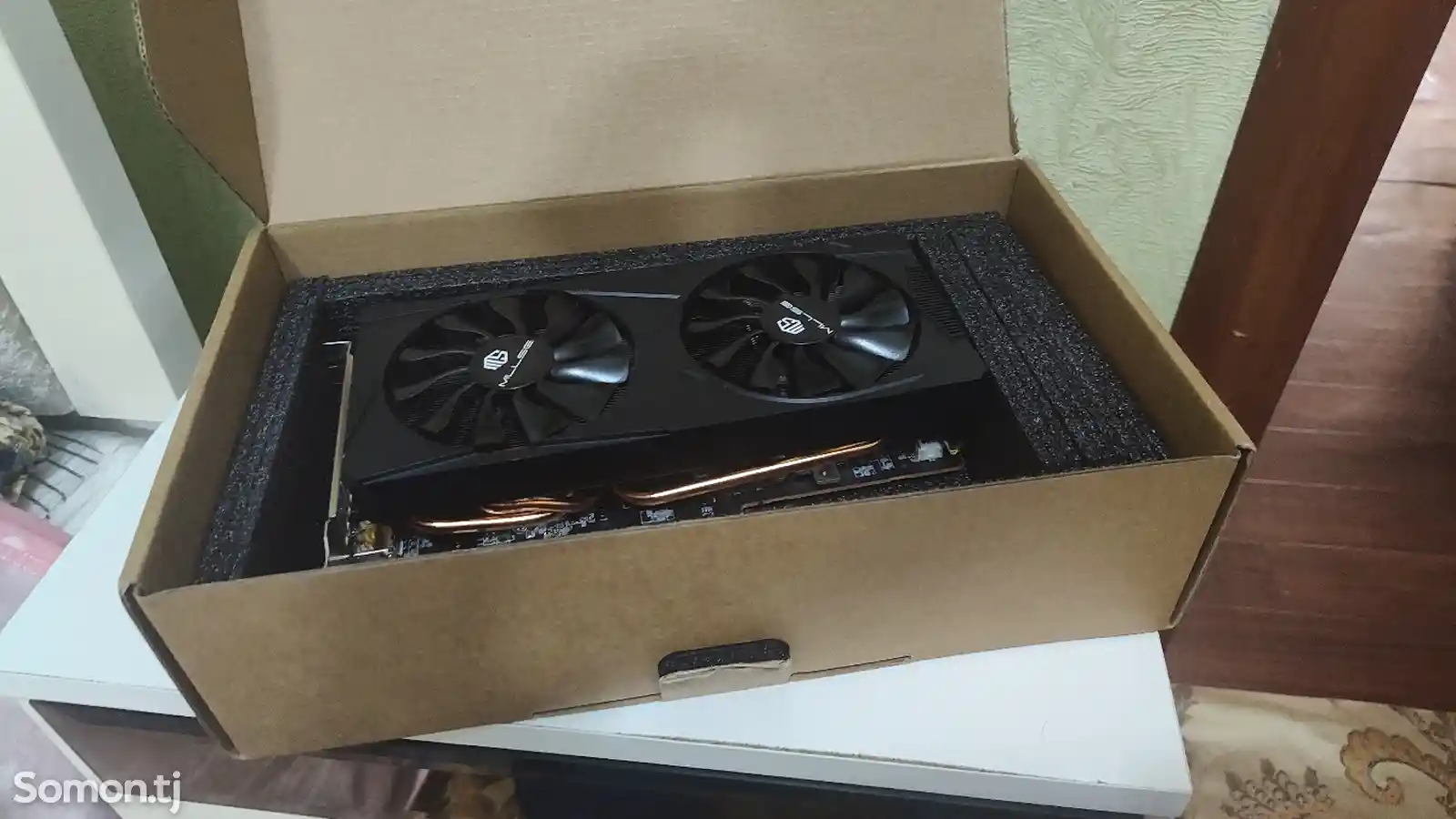 Видеокарта Radeon RX 5700 XT-1