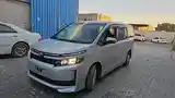 Toyota Voxy, 2015 на заказ-11