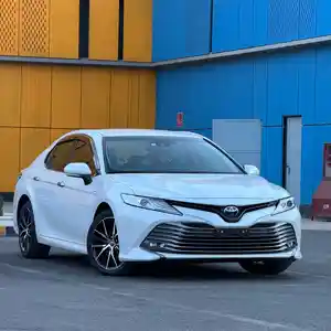 Toyota Camry, 2018