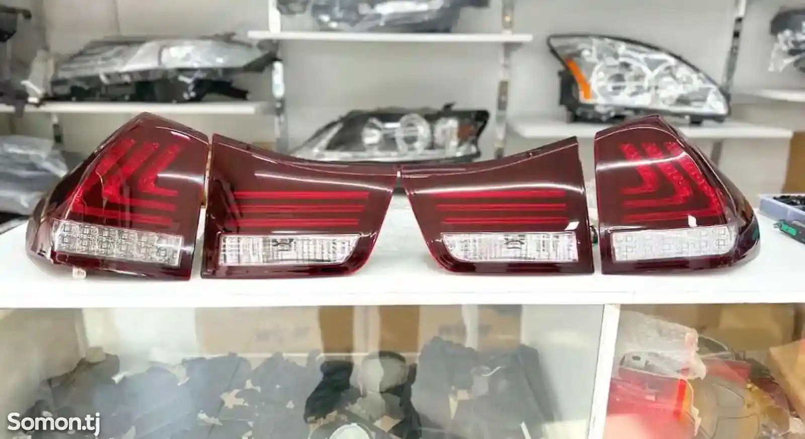 Задние стоп фонари красный на Lexus RX330/350/400h