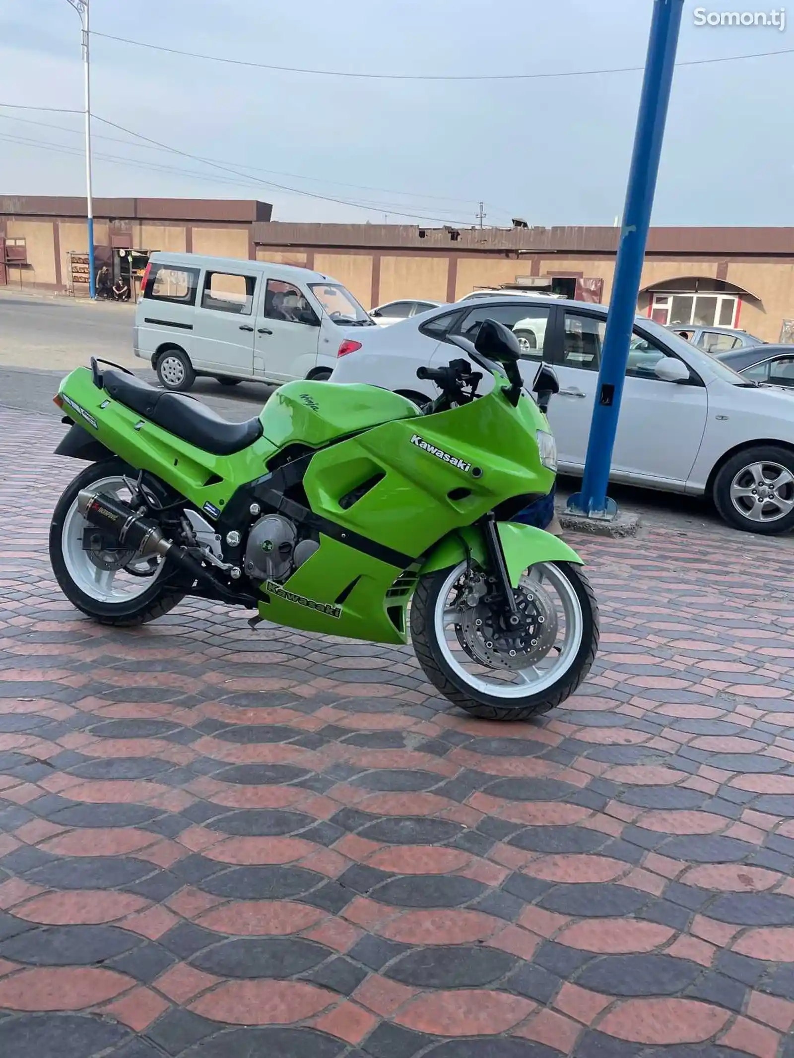 Мотоцикл Kawasaki ninja zx400r-6