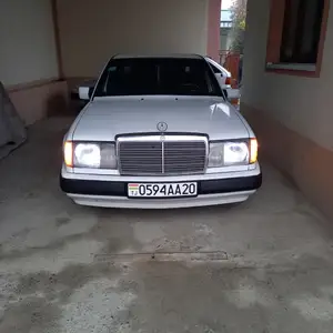 Mercedes-Benz W124, 1988