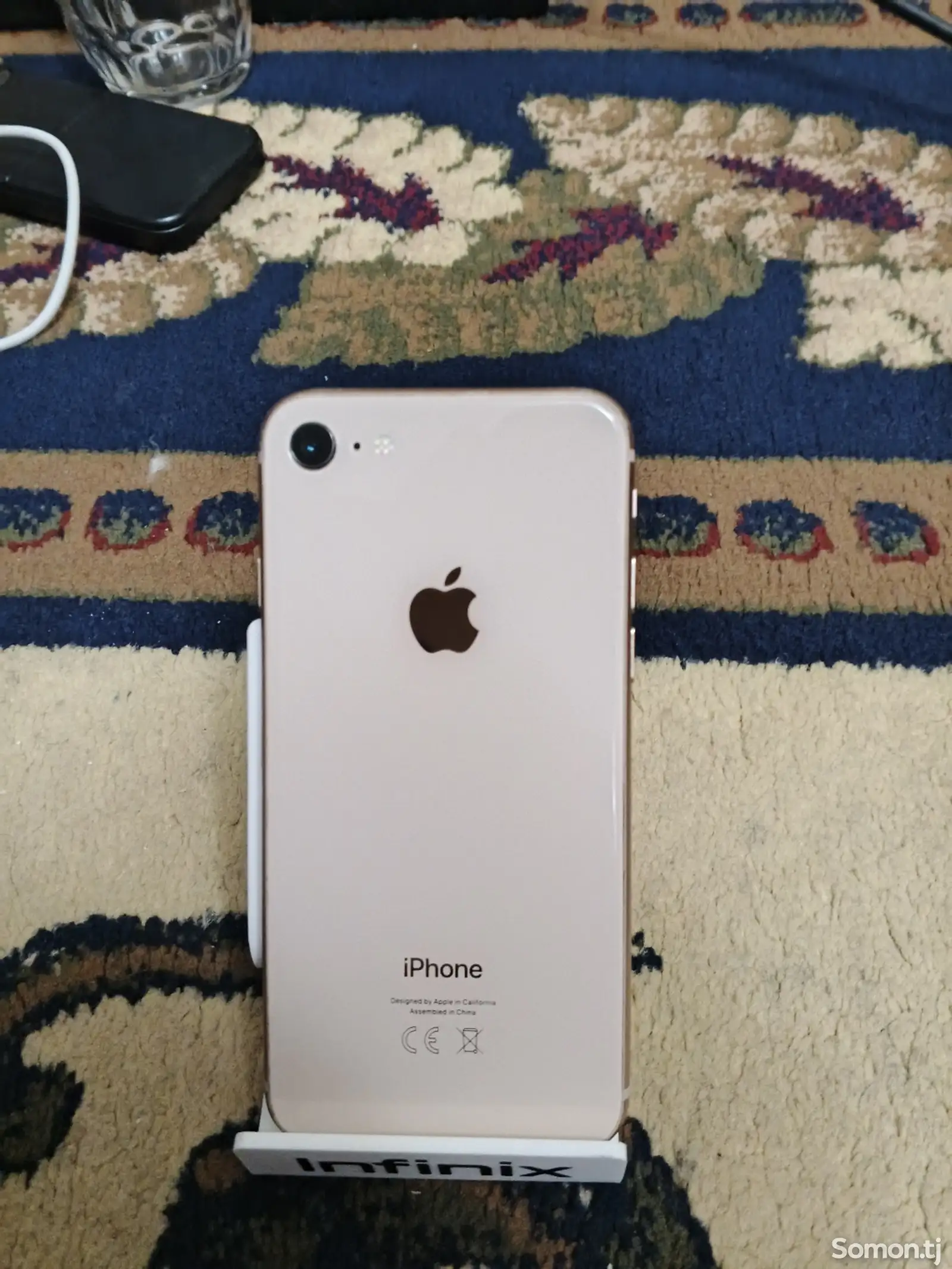 Apple iPhone 8, 64 gb, Gold-1