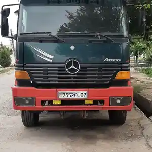 Боратовой грузовик Mercedes-Benz