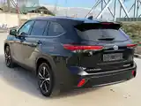 Toyota Highlander, 2022-4