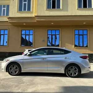 Hyundai Elantra, 2018