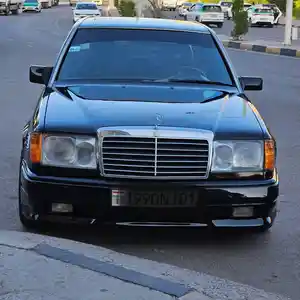 Mercedes-Benz W124, 1990