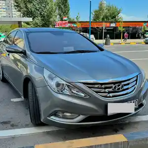 Hyundai Sonata, 2011