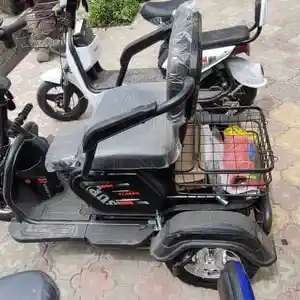 Трёхколёсный скутер
