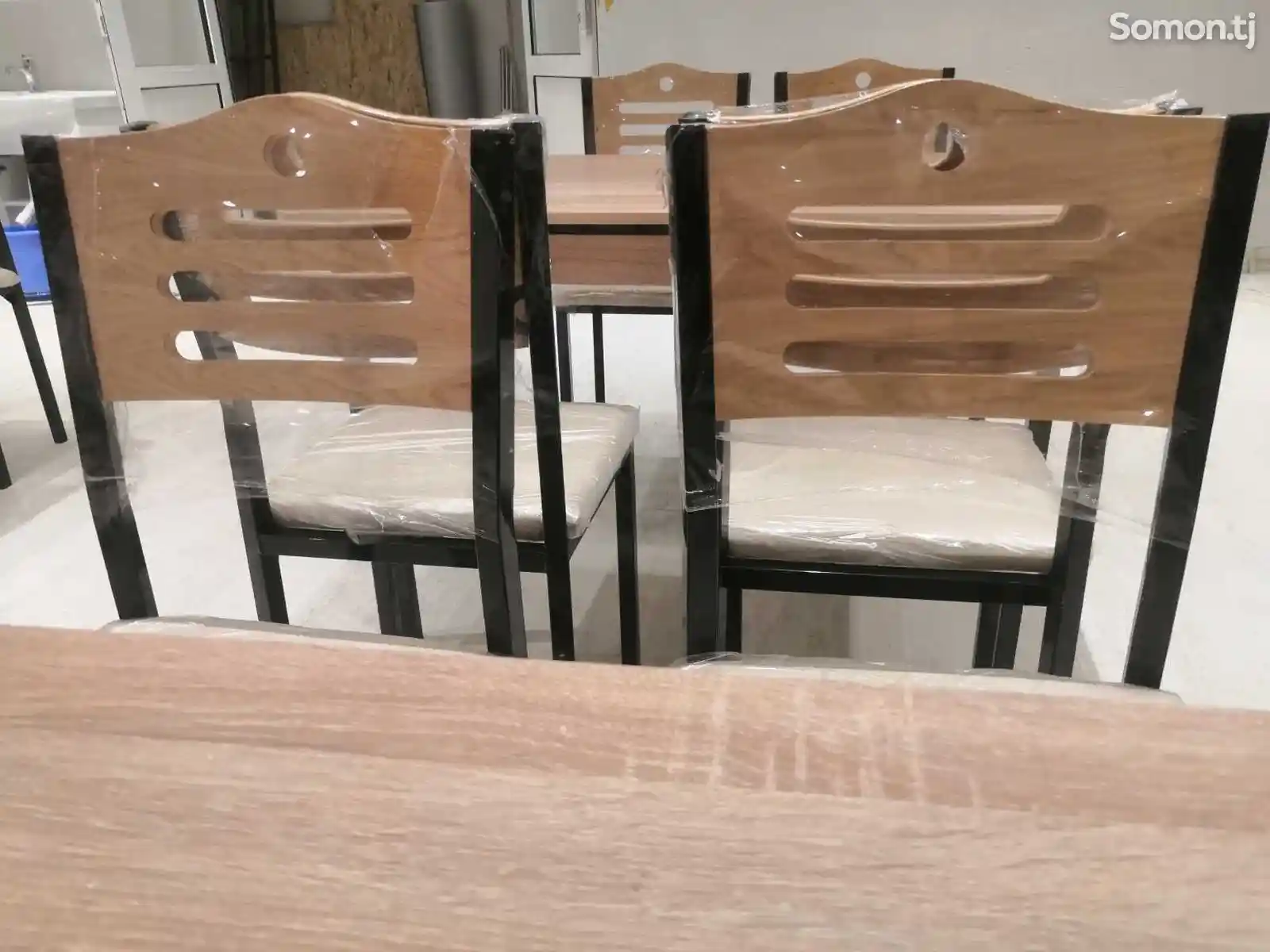 Столы и стулья-10