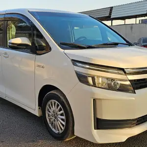 Toyota Voxy, 2015