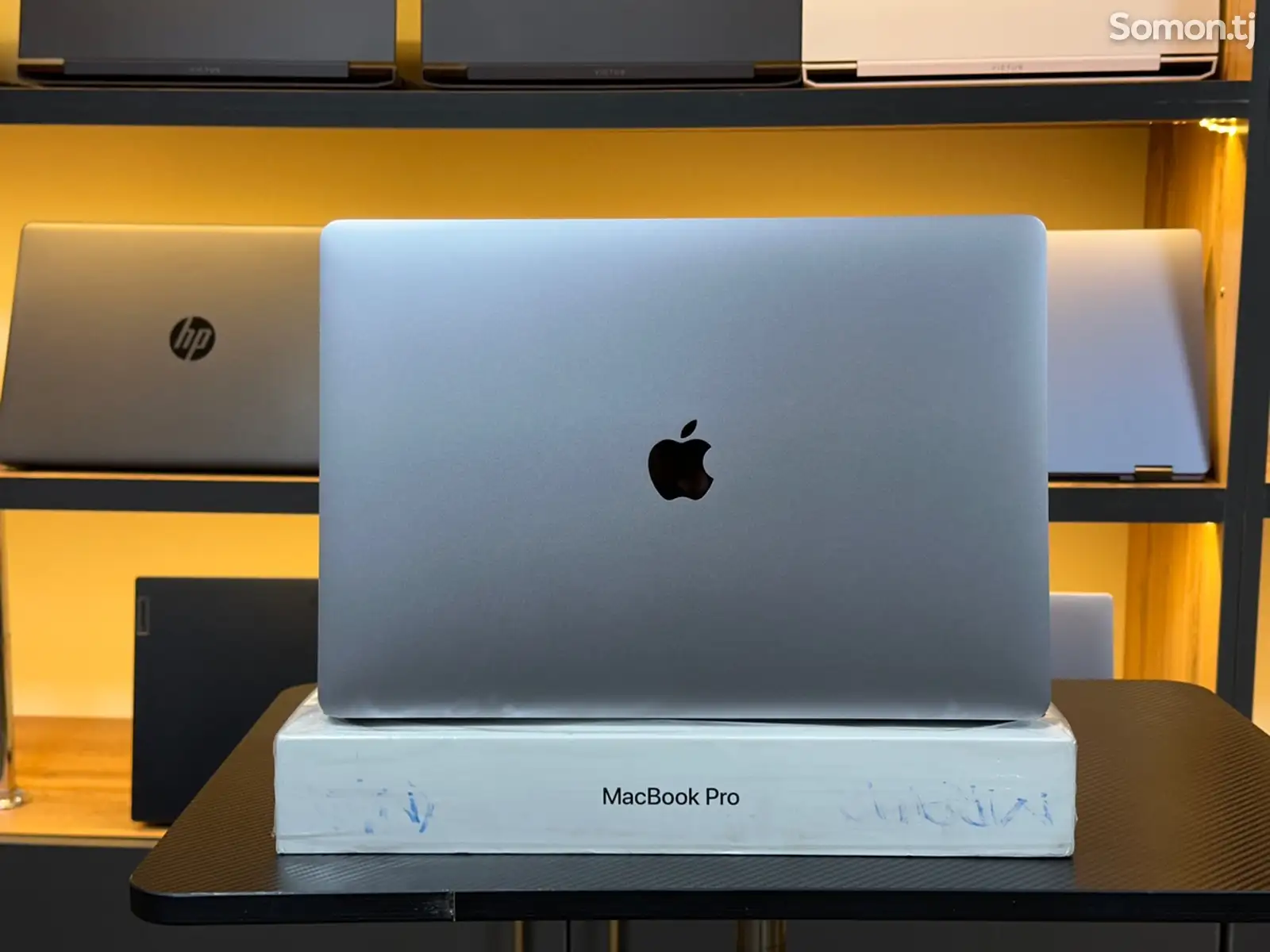 Ноутбук Apple MacBook Pro-1