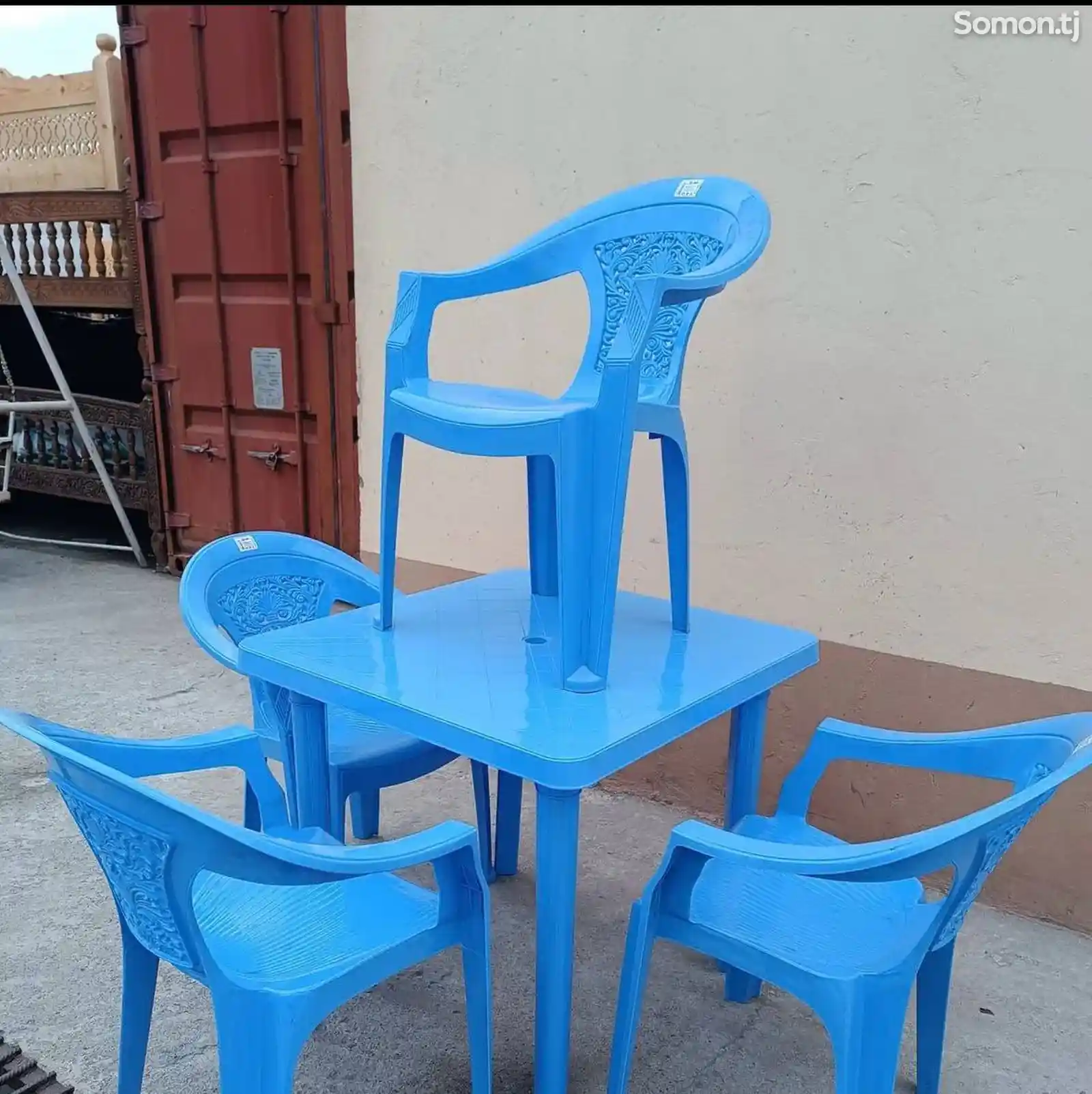 Пластиковые столы и стулья-2