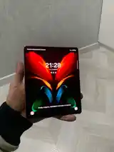 Samsung Galaxy Z Fold 2-3