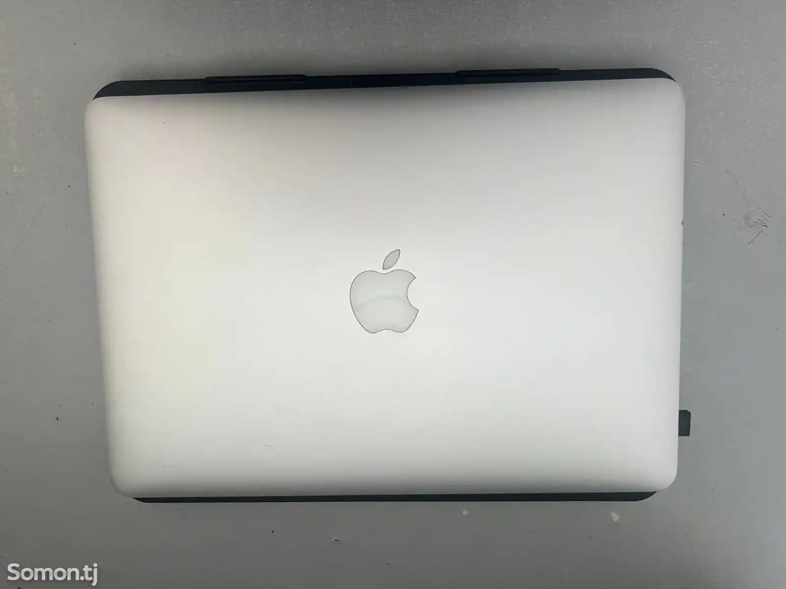 Ноутбук MacBook-3