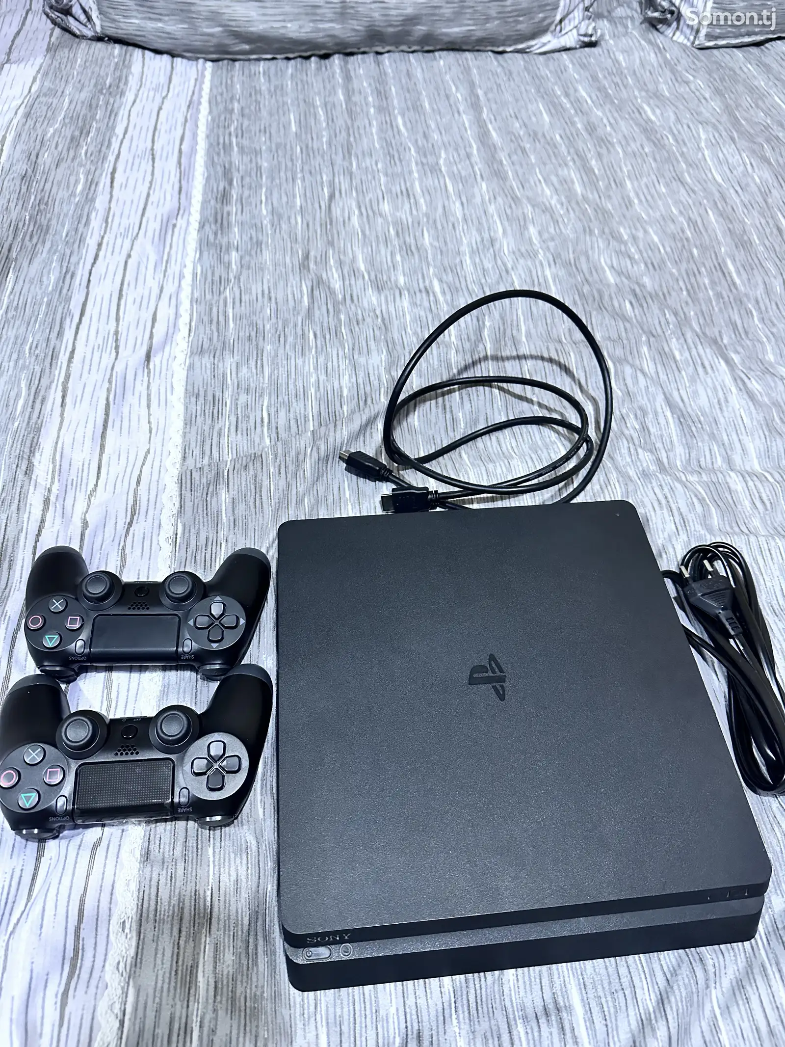 Игровая приставка PlayStation 4-1