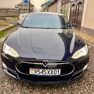 Tesla Model S, 2015