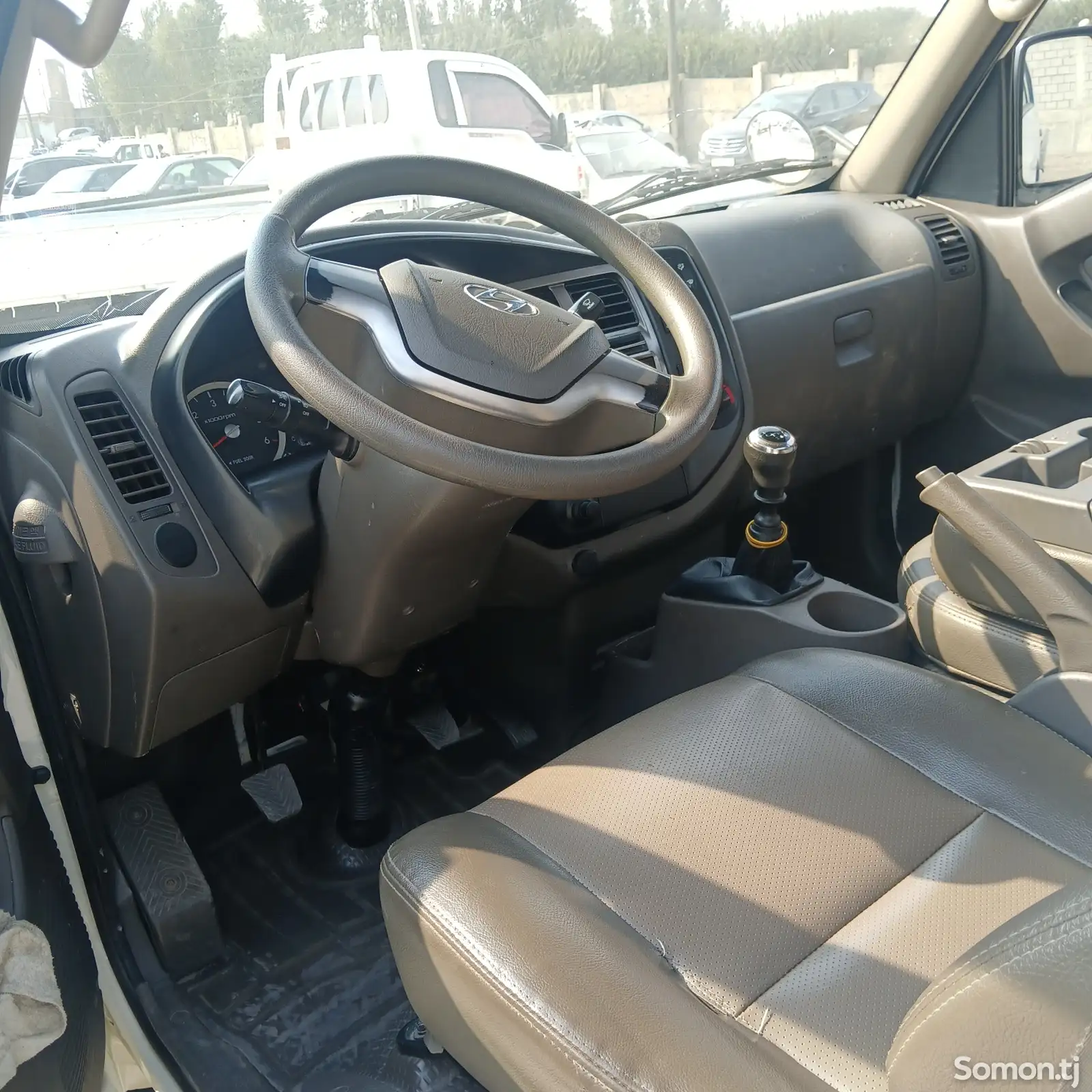 Бортовой автомобиль Hyundai Porter, 2015-1