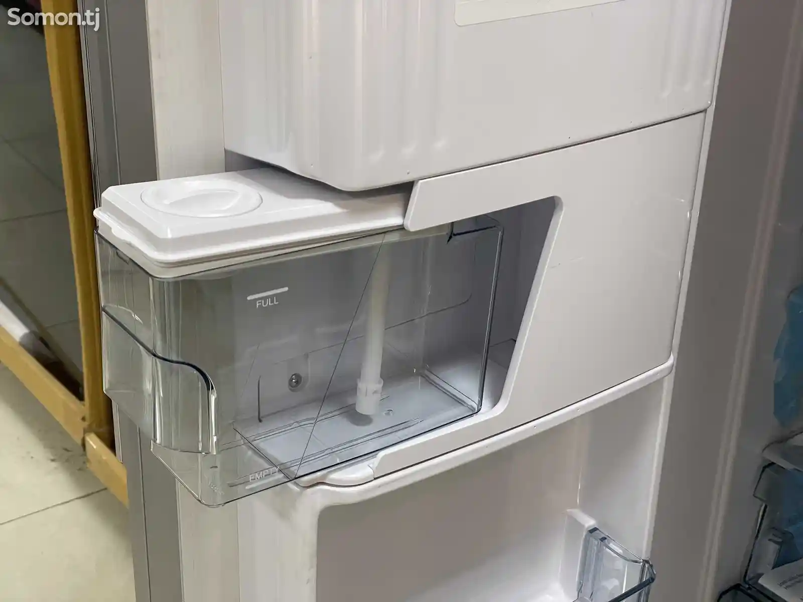Холодильник Hitachi-12