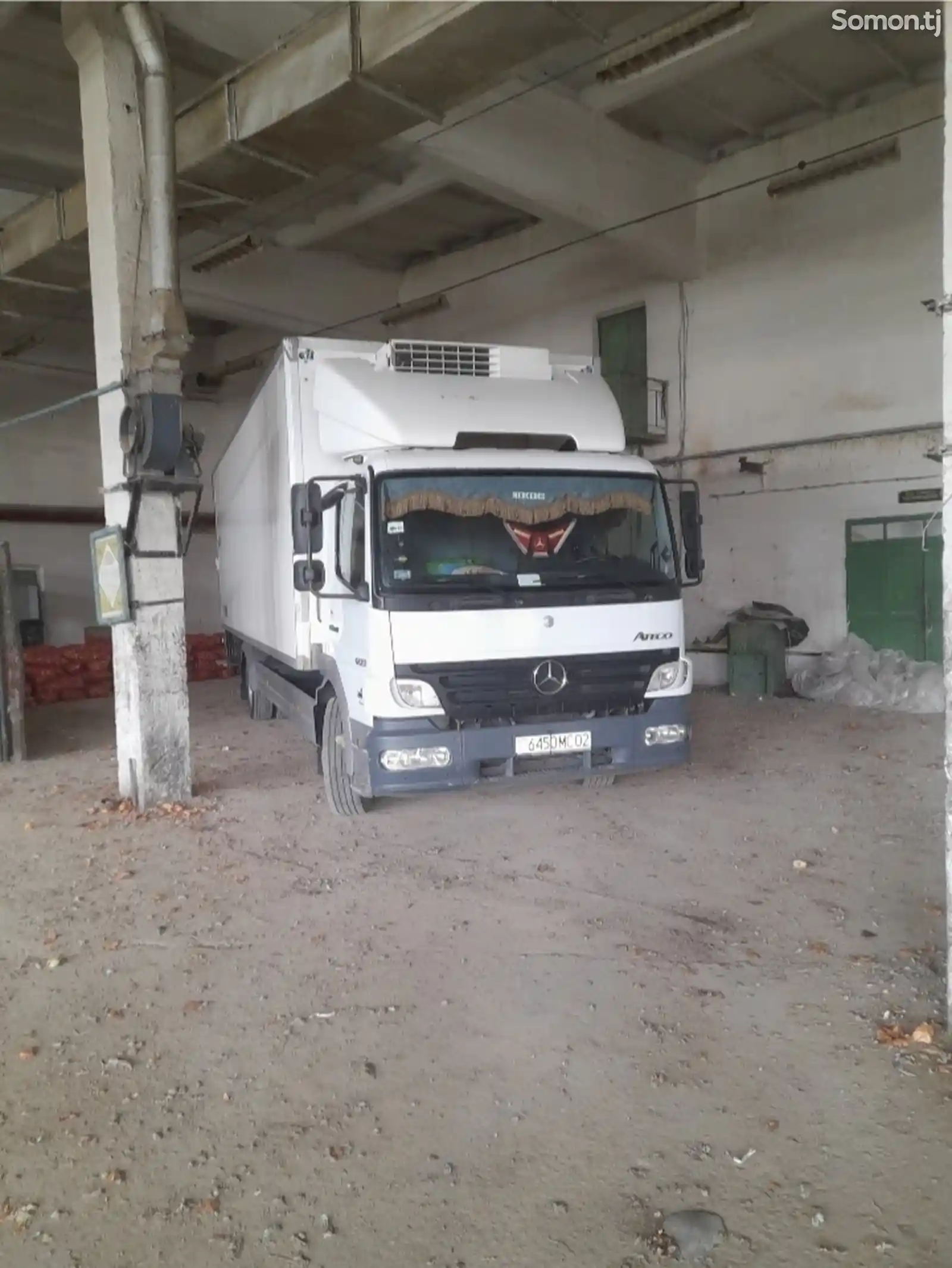 Бортовой грузовик Mersades benz Atego 1223-7