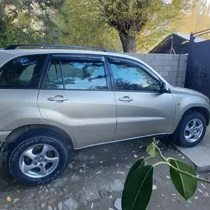 Toyota RAV 4, 2002