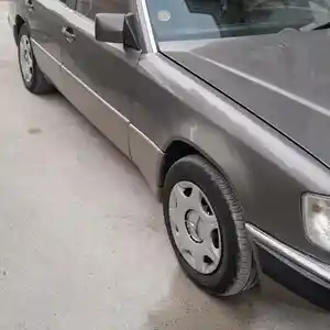 Mercedes-Benz W124, 1991