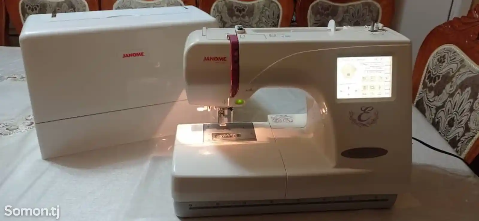 Швейная вышивальная машина Janome-1